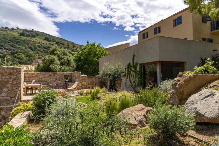 Pigna, villa d&rsquo;architecte, 4 chambres, vue village et montagne