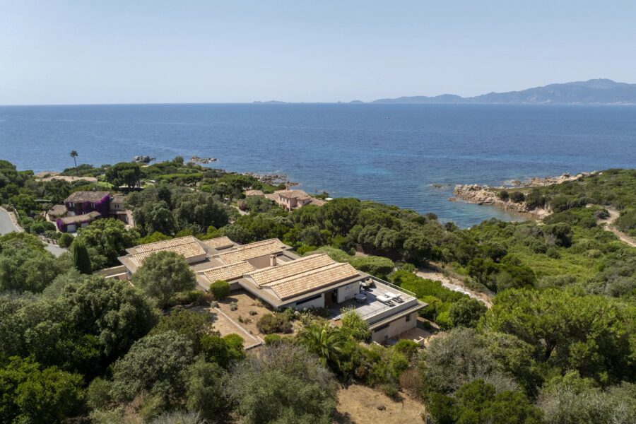 Coti-Chiavari, South Shore, 2 villas, Swimming pool, 7 bedrooms, sea view, walking distance to the beach.”