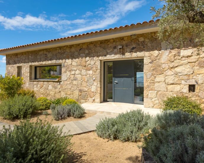 South Shore of Ajaccio, Recent Villa, Panoramic Sea View, 5 Bedrooms, Pool, Close to Beaches