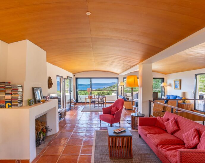 Coti-Chiavari, South Shore, 2 villas, Swimming pool, 7 bedrooms, sea view, walking distance to the beach.”