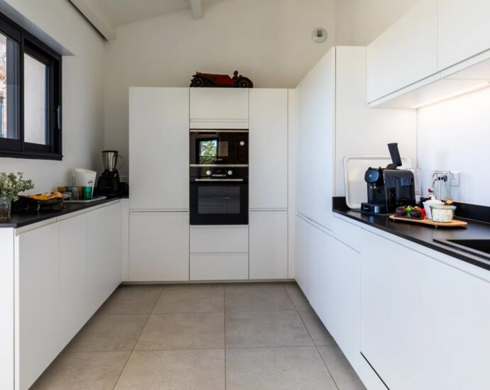 Porto Vecchio, Palombaggia, 3 bedroom villa, swimming pool, sea view and beach on foot