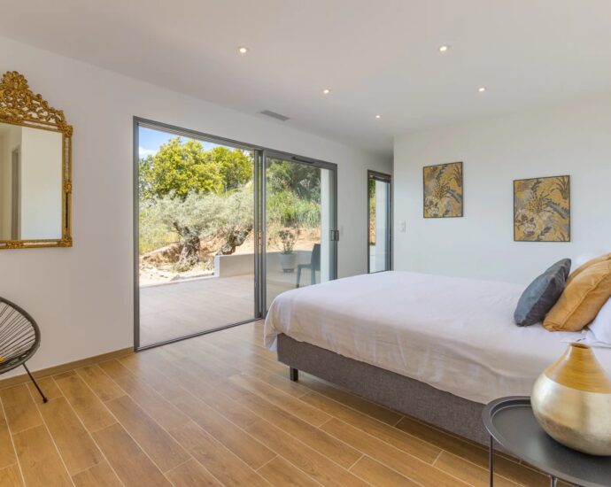 South Shore of Ajaccio, Recent Villa, Panoramic Sea View, 5 Bedrooms, Pool, Close to Beaches