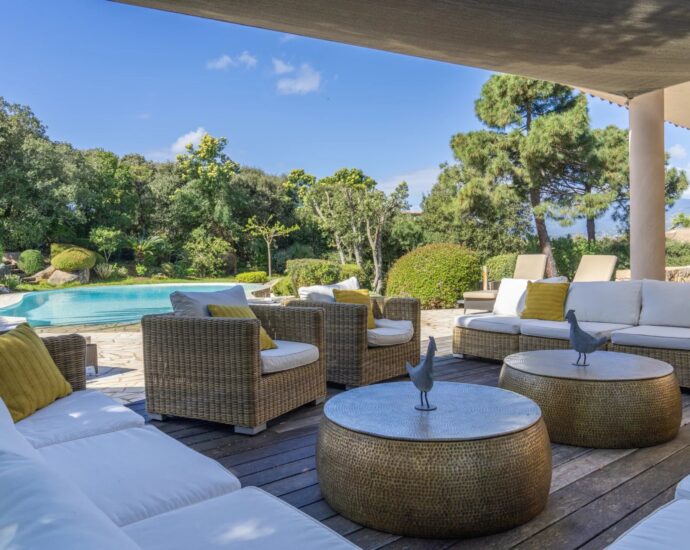 Porto-Vecchio, Domaine de Cala Rossa, 4 bedroom villa, swimming pool, walking distance to the beach