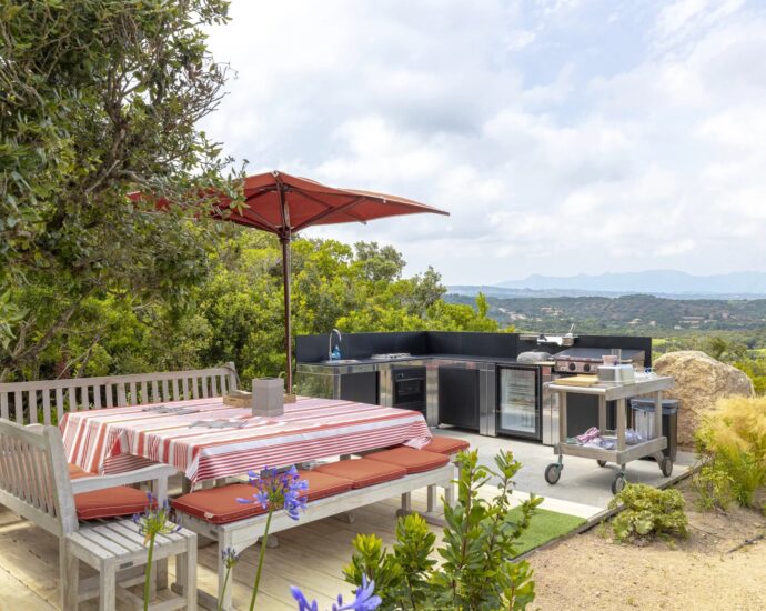 Bonifacio, Villa 5 chambres, piscine chauffée, practice de golf, vue montagne panoramique, proche plages