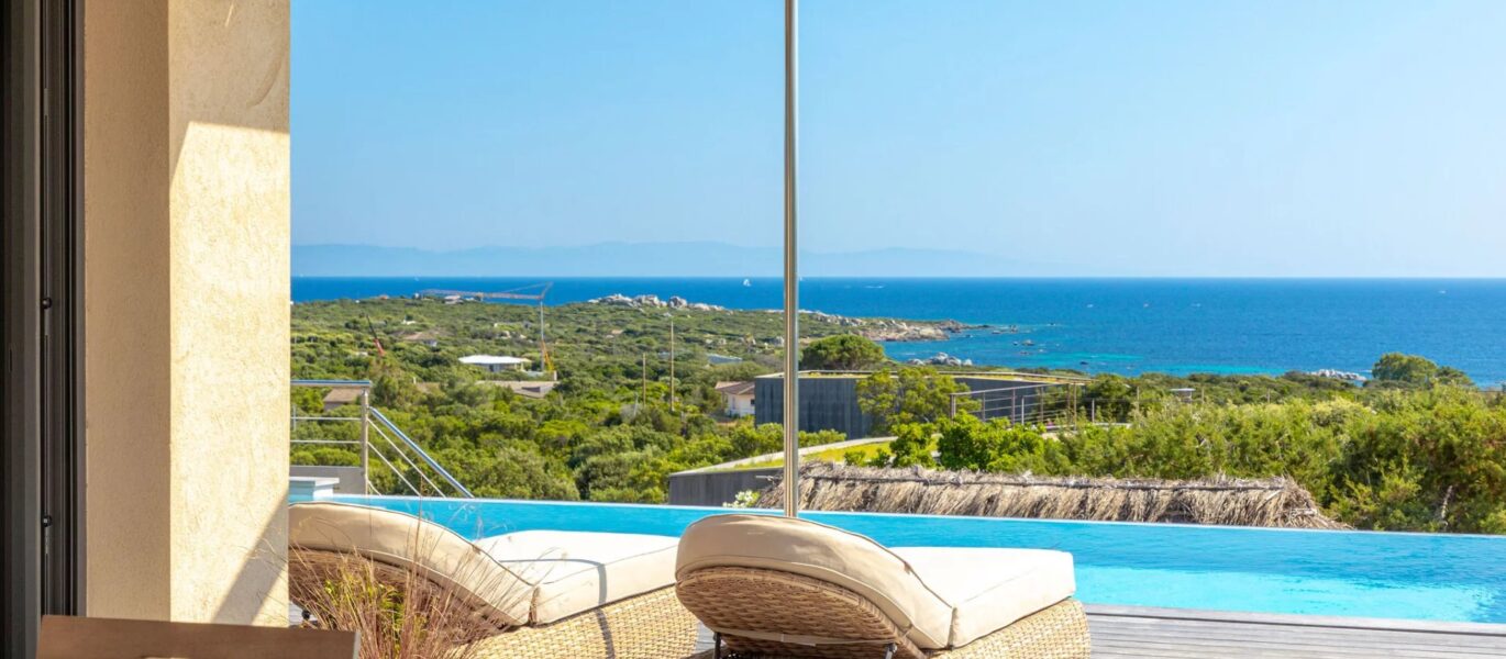 Pianottoli-Caldarello , Villa vue mer panoramique, 7 chambres, piscine, jacuzzi, plage à pied