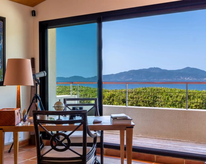 Coti-Chiavari, South Shore, 2 villas, Swimming pool, 7 bedrooms, sea view, walking distance to the beach.”