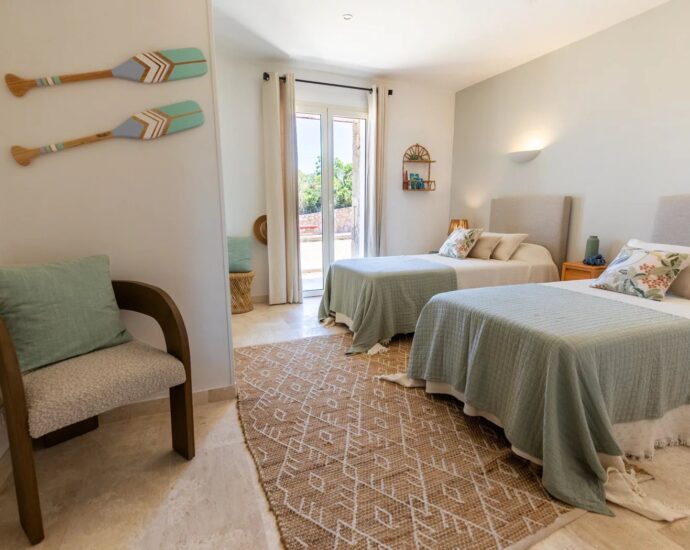 Bonifacio, Piantarella, 6-Bedroom Villa with Pool and Sea View, Beach Within Walking Distance