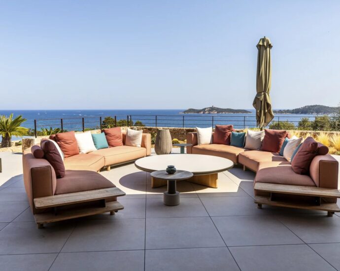 Sainte Lucie de Porto-Vecchio, Caramontinu, Private estate, 6-bedroom villa, swimming pool, sea view