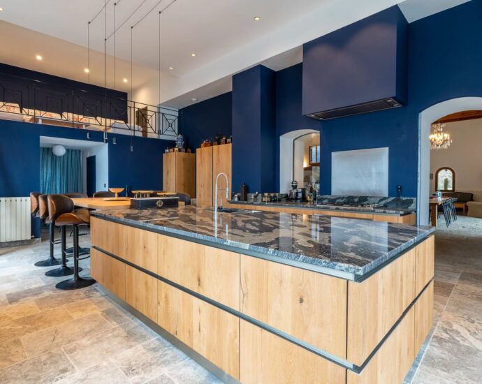 Galeria, Domaine privé, Villa pied dans l&rsquo;eau, 8 chambres, vue mer panoramique, piscine chauffée, proche de Calvi