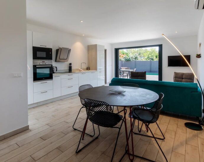 Lecci, Cala Rossa, Villa de 3 chambres avec piscine chauffée et plage à pieds