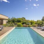 Pinarello, domaine sécurisé, villa 4 chambres, piscine, vue dégagée sur le maquis, plage à pied