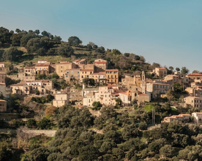 Occhiatana, Terrain à bâtir avec permis purgé pour villa d&rsquo;achitecte en pierre avec piscine, proche plages et L’Île-Rousse