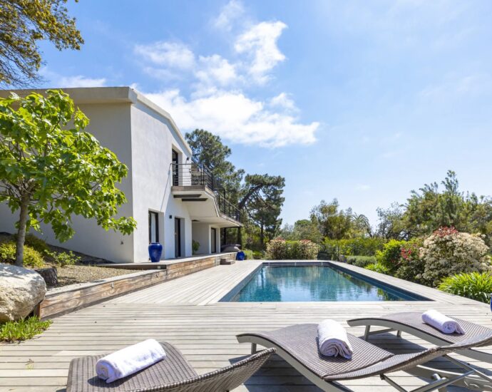 Porto-Vecchio, Domaine de Cala Rossa, villa 6 bedrooms, swimming pool and nearby the beach, Villa Cala Rossa RL304