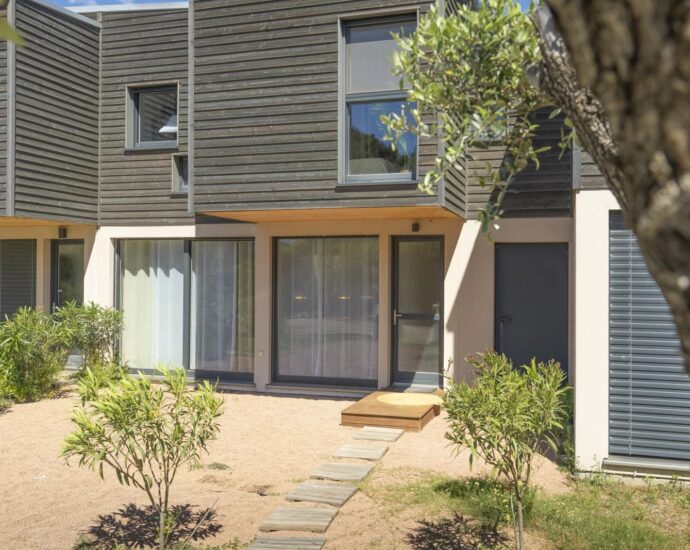 Cala Rossa, Villa with Garden, 3 Bedrooms, Walking Distance to the Beach