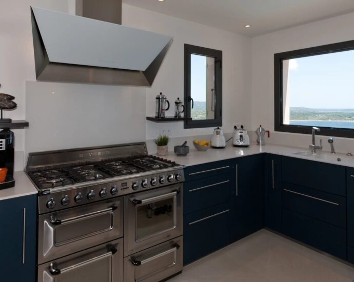 Porto-Vecchio, Villa with Panoramic Sea View, 4 Bedrooms, Pool, Close to the Beach