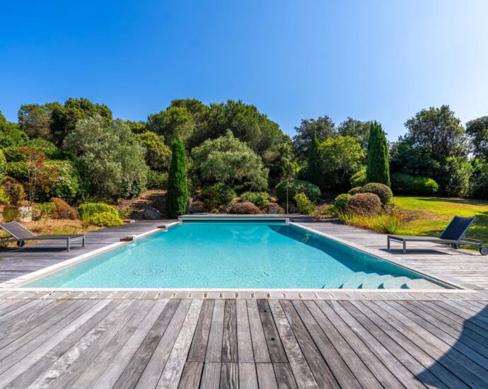 Coti-Chiavari, South Shore, 2 villas, Swimming pool, 7 bedrooms, sea view, walking distance to the beach.”