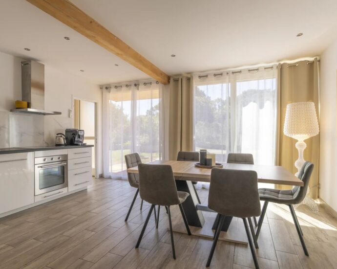 Cala Rossa, Villa with Garden, 3 Bedrooms, Walking Distance to the Beach