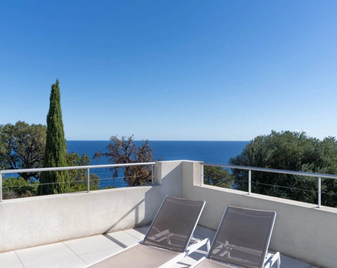 Exclusivité, Tarco, Villa vue mer,  8 chambres, piscine chauffée, salle de sport, proche plage