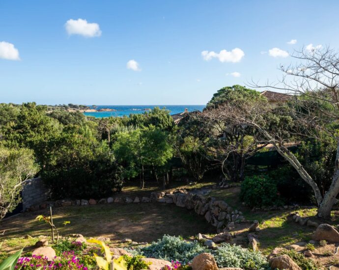 Porto Vecchio, Palombaggia, 3 bedroom villa, swimming pool, sea view and beach on foot