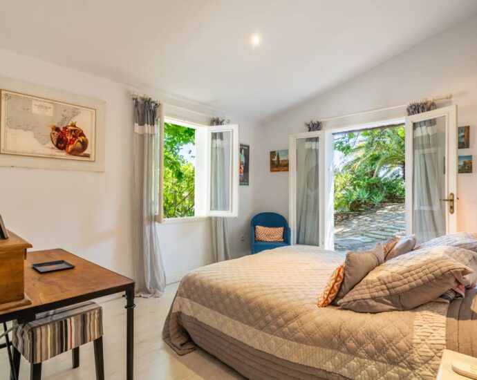 Erbalunga, Villa 6 chambres, pied dans l&rsquo;eau, vue mer panoramique, piscine