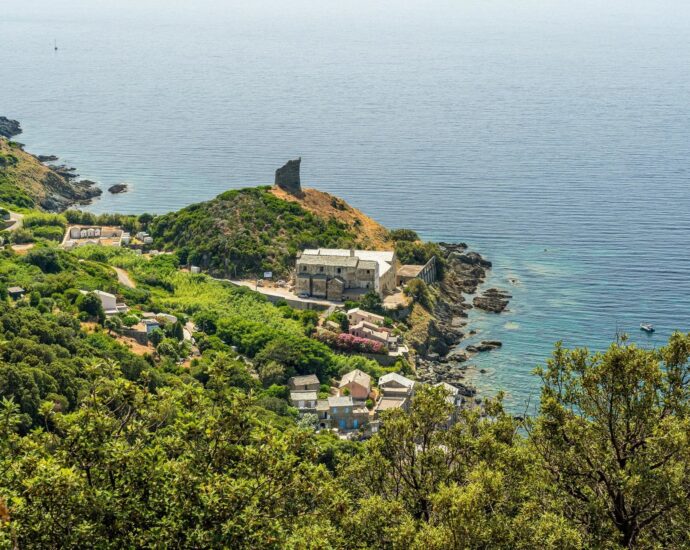 Cap Corse, Pino, Sea-View Manor House, 6 Bedrooms, Independent Studio, To Renovate, Close to the beach
