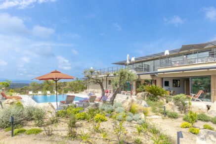 Bonifacio, Villa 5 chambres, piscine chauffée, practice de golf, vue montagne panoramique, proche plages