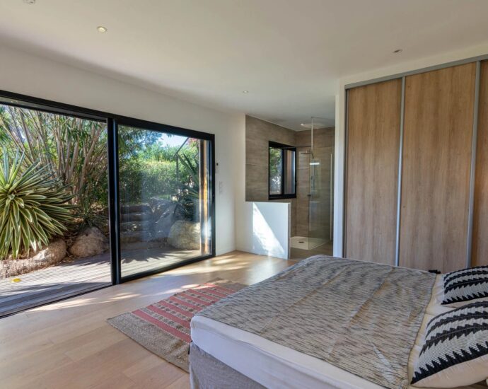 Exclusivité, Tarco, Villa vue mer,  8 chambres, piscine chauffée, salle de sport, proche plage