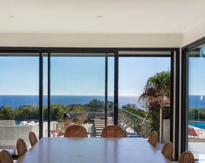 Exclusivité, Tarco, Villa vue mer,  8 chambres, piscine chauffée, salle de sport, proche plage