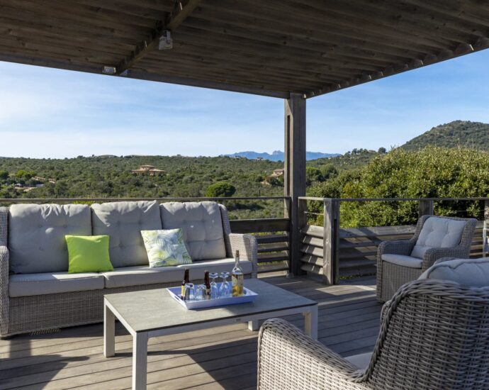 Porto vecchio, Palombaggia, villa 5 bedrooms, sea view, pool and nearby the beach,