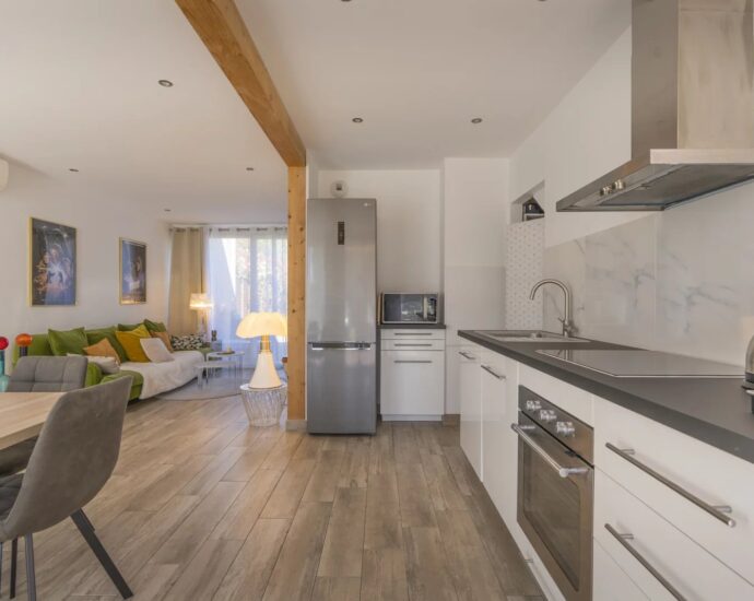 Cala Rossa, Villa with Garden, 3 Bedrooms, Walking Distance to the Beach