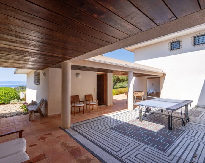 Coti-Chiavari, South Shore, 2 villas, Swimming pool, 7 bedrooms, sea view, walking distance to the beach.”