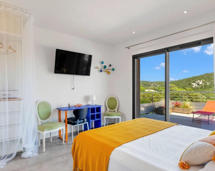 Pianottoli-Caldarello, Villa with Panoramic Sea Views, 7 Bedrooms, Pool, Jacuzzi, Walking Distance to the Beach