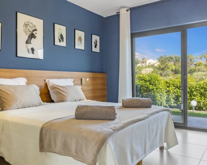 Porto vecchio, Palombaggia, villa 5 bedrooms, sea view, pool and nearby the beach,