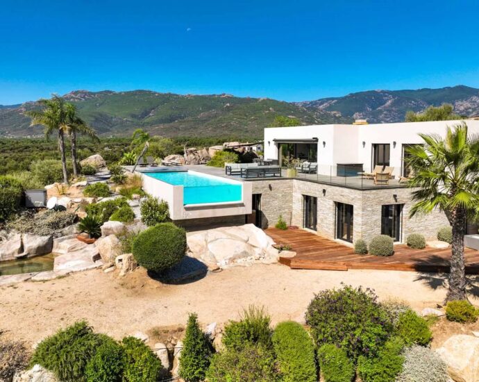 Porto-Vecchio, Villa 4 chambres, Vue panoramique mer et montagnes, piscine chauffée, proche plages