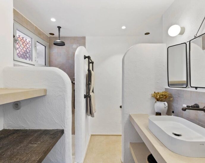 Porto-Vecchio, Domaine de Cala Rossa, villa pied dans l’eau, vue mer panoramique, 5 chambres, plage à pied