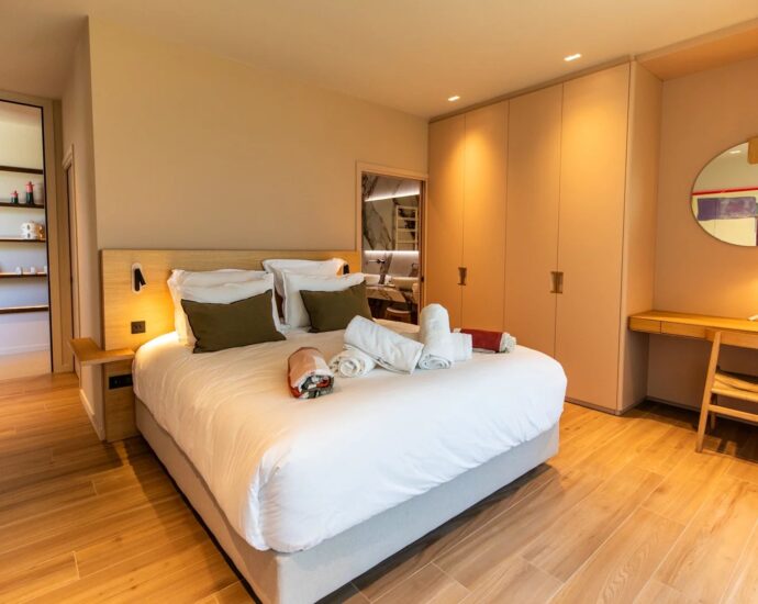 Sainte Lucie de Porto-Vecchio, Caramontinu, Private estate, 6-bedroom villa, swimming pool, sea view