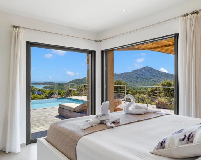 Pianottoli-Caldarello, Villa with Panoramic Sea Views, 7 Bedrooms, Pool, Jacuzzi, Walking Distance to the Beach