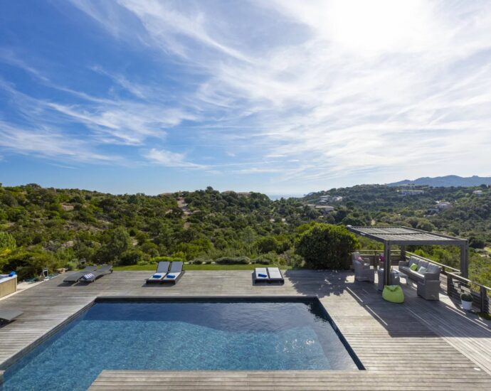 Porto vecchio, Palombaggia, villa 5 bedrooms, sea view, pool and nearby the beach,