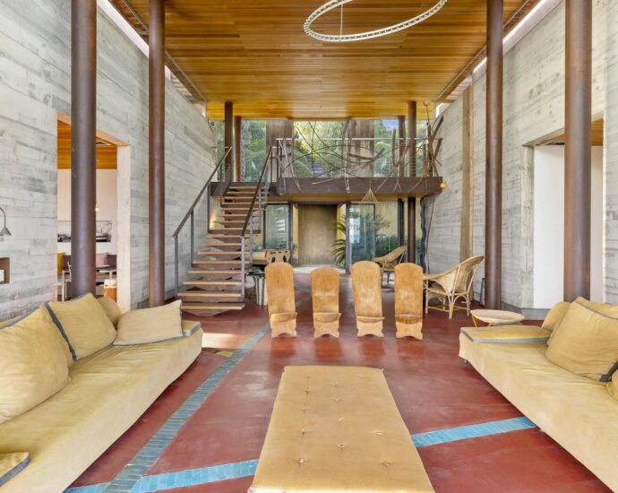 Palombaggia, villa pied dans l&rsquo;eau, 7 chambres, piscine à débordement, vue mer panoramique, plage à pied