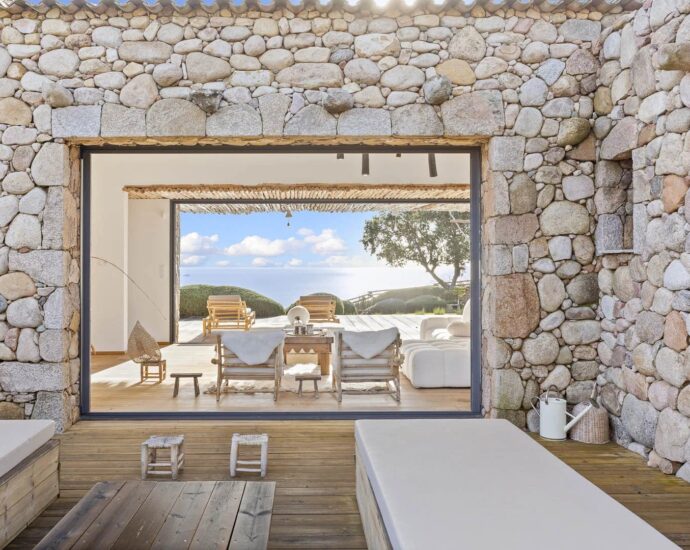 Porto-Vecchio, Palombaggia, Villa d&rsquo;architecte en pierre, vue mer panoramique, 4 chambres, piscine, proche plage