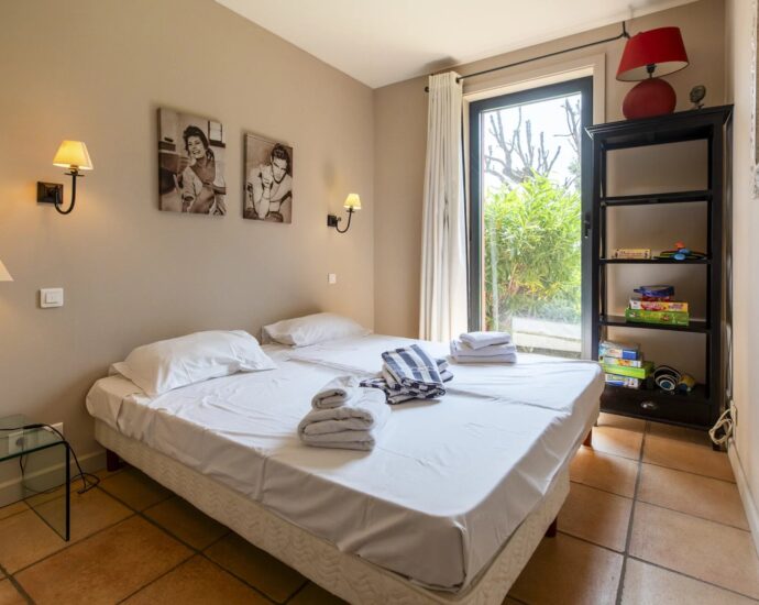 Porto Vecchio, Domaine de Cala Rossa, villa 6 chambres, piscine, vue mer, plage à pieds