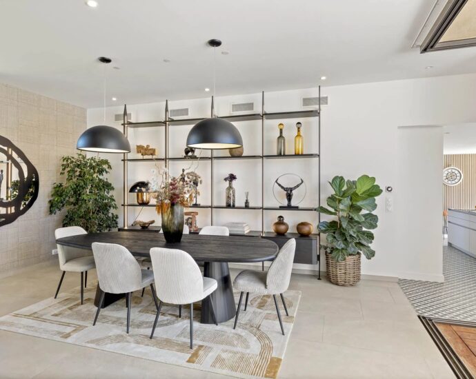 Pinarello, domaine sécurisé, villa 4 chambres, piscine, vue dégagée sur le maquis, plage à pied