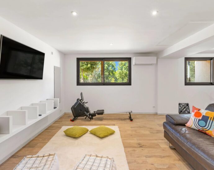 Pianottoli-Caldarello, Villa with Panoramic Sea Views, 7 Bedrooms, Pool, Jacuzzi, Walking Distance to the Beach