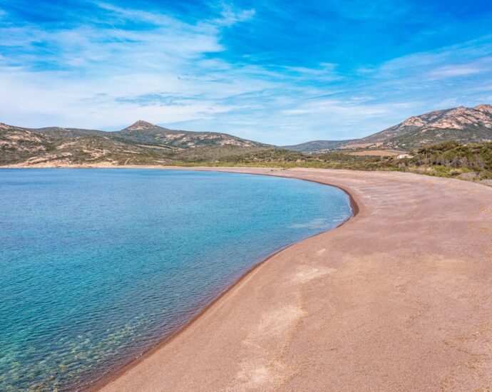 Galeria, Domaine privé, Villa pied dans l&rsquo;eau, 8 chambres, vue mer panoramique, piscine chauffée, proche de Calvi