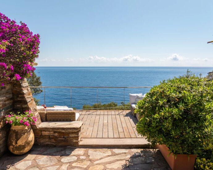 Erbalunga, Villa 6 chambres, pied dans l&rsquo;eau, vue mer panoramique, piscine