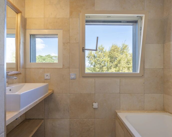 Cala Rossa, Villa with Garden, 3 Bedrooms, Walking Distance to the Beach