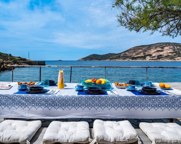 Galeria, Domaine privé, Villa pied dans l&rsquo;eau, 8 chambres, vue mer panoramique, piscine chauffée, proche de Calvi