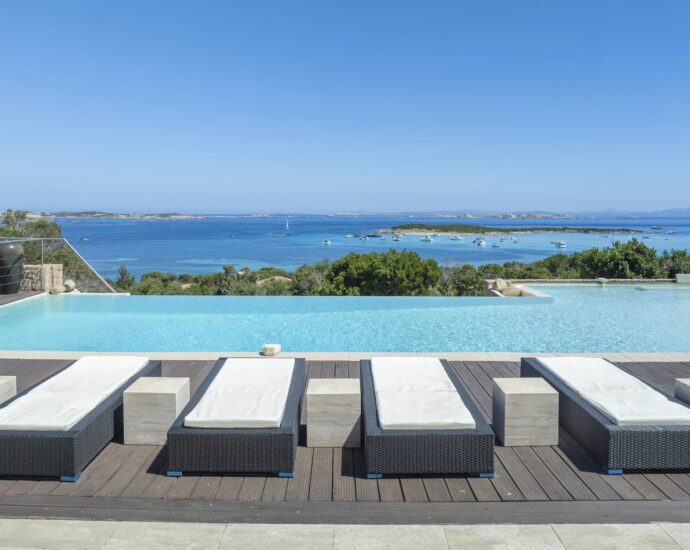 Bonifacio, Piantarella, 6-Bedroom Villa with Pool and Sea View, Beach Within Walking Distance