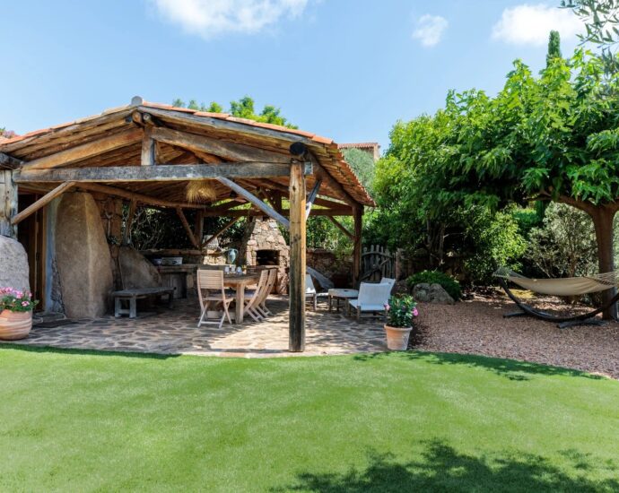 Porto-Vecchio, Palombaggia, sheepfold type villa, 3 bedrooms, pool, close to the beach