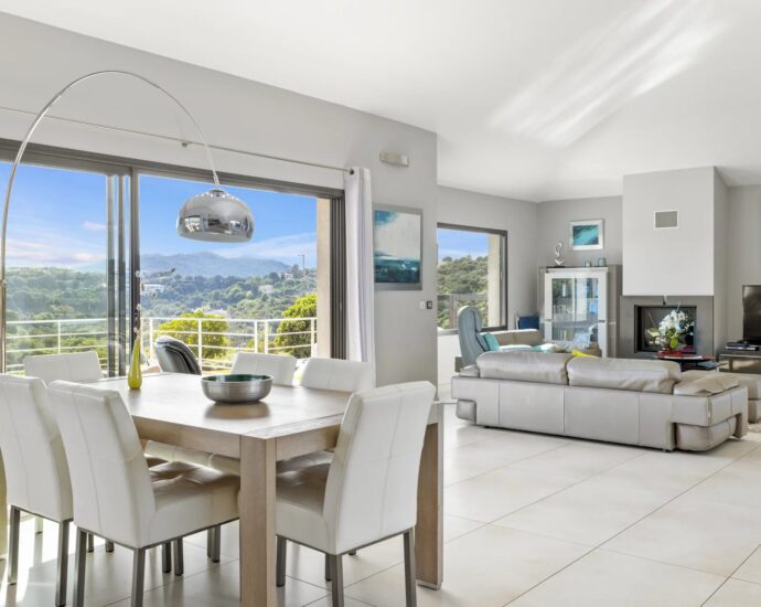 Porto vecchio, Palombaggia, villa 5 bedrooms, sea view, pool and nearby the beach,